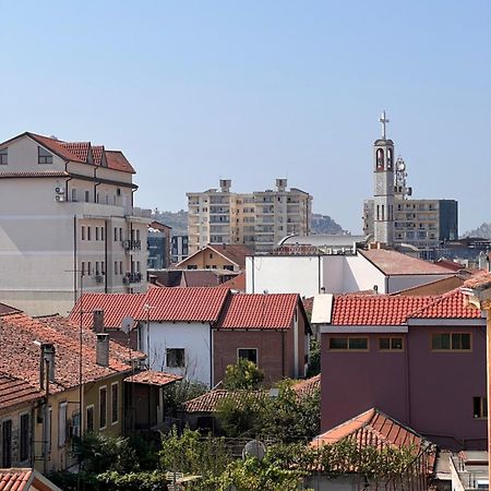 Center Home Shkodër Buitenkant foto